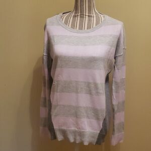 ❤ 3/$20. Banana Republic lightweight sweater. XS